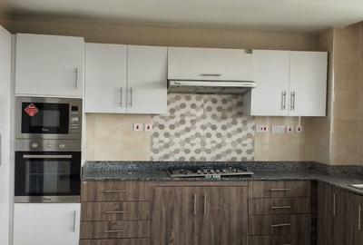 5 Bed Apartment with En Suite in Lavington