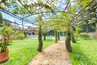 4 Bed House with En Suite at Old Runda. - 4