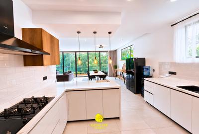 5 Bed Apartment with En Suite in Westlands Area - 4