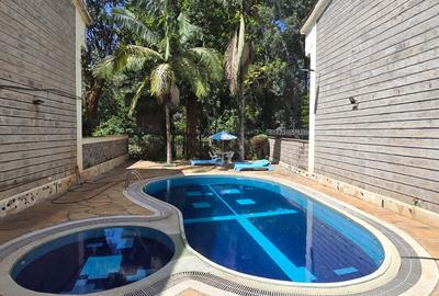 4 Bed Townhouse with En Suite in Brookside - 2