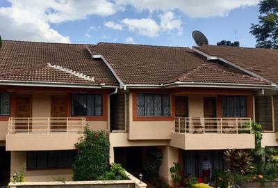 5 Bed House with En Suite in Lavington