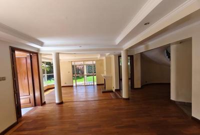 5 Bed Villa with En Suite in Lavington