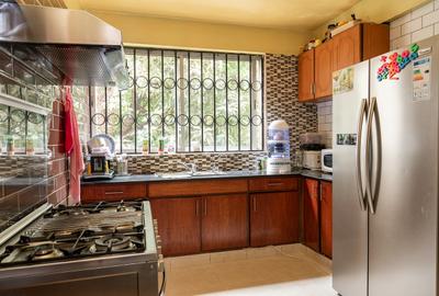 4 Bed Apartment with En Suite in Lavington