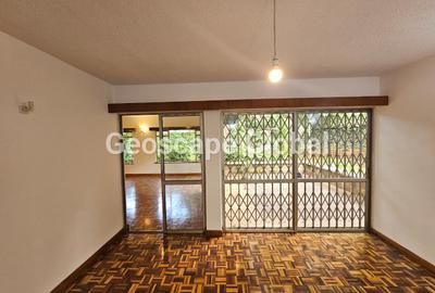 4 Bed House with En Suite in Lavington - 2