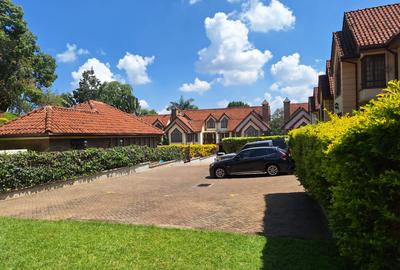 5 Bed Townhouse with En Suite in Lavington