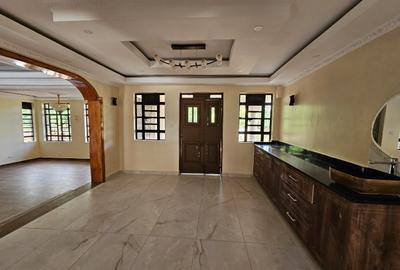 6 Bed House with En Suite in Kitisuru