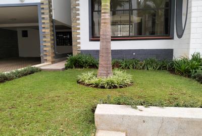 5 Bed Townhouse with En Suite in Westlands Area