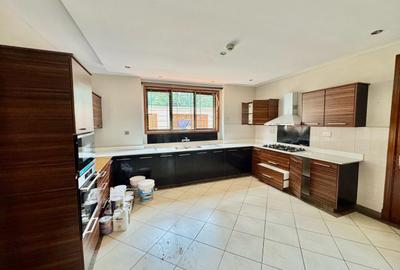 4 Bed House with En Suite in Runda
