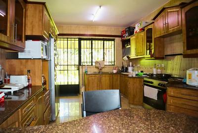 4 Bed Villa with En Suite in Westlands Area