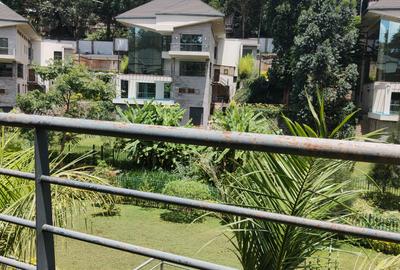 5 Bed Villa with En Suite in Spring Valley