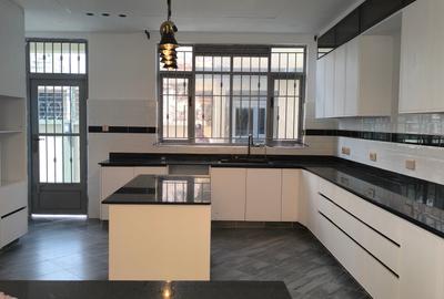 5 Bed House with En Suite in Syokimau - 3