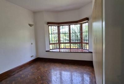 5 Bed House with En Suite in Runda - 4