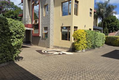 5 Bed Townhouse with En Suite in Lavington - 3