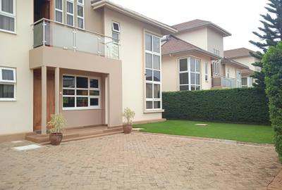 4 Bed House with En Suite in Runda
