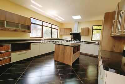 5 Bed Townhouse with En Suite in Lavington