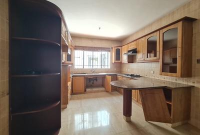 4 Bed Townhouse with En Suite at Brookside Drive
