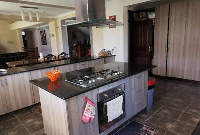 4 Bed Townhouse with En Suite in Rosslyn