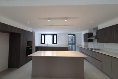 5 Bed Townhouse with En Suite in Kitisuru - 4