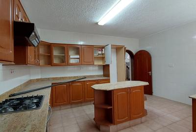 4 Bed Townhouse with En Suite in Westlands Area