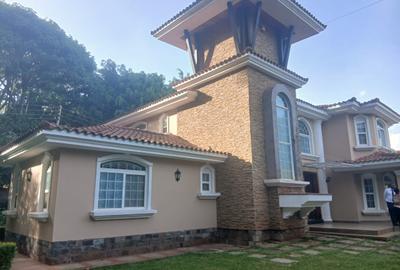 5 Bed Villa with En Suite in Rosslyn - 3