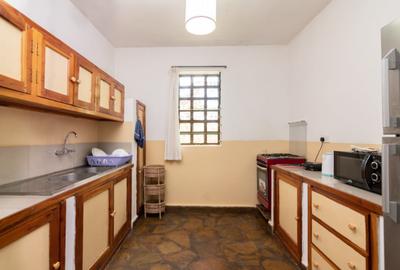 Serviced 1 Bed Apartment with En Suite in Malindi - 2