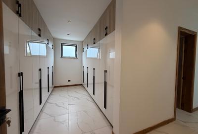 5 Bed Apartment with En Suite in Spring Valley - 4