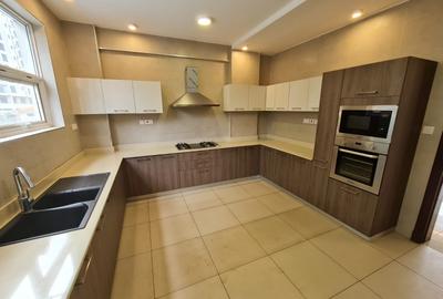 4 Bed Apartment with En Suite at General Mathenge