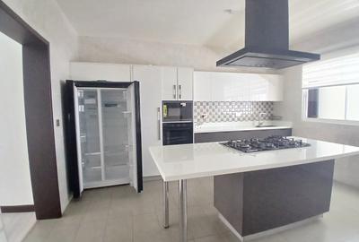 3 Bed Apartment with En Suite at Riverside Drive - 4