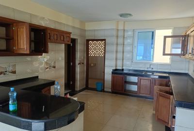 Serviced 4 Bed Apartment with En Suite at 1 St Avanue - 4