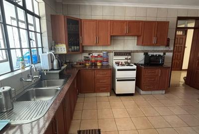 4 Bed Apartment with En Suite at Mpaka Rd - 4