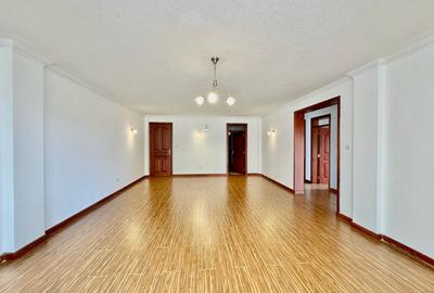 3 Bed Apartment with En Suite in Riverside