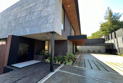 5 Bed House with Swimming Pool in Kitisuru