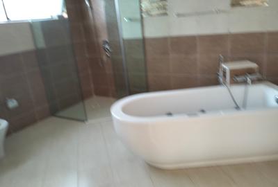 5 Bed Townhouse with En Suite in Brookside - 4