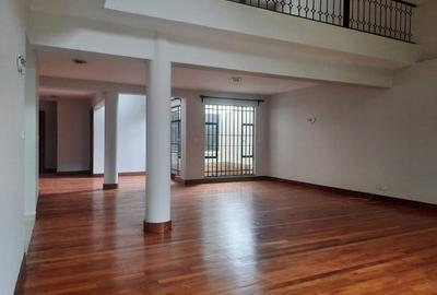 5 Bed Townhouse with En Suite in Lavington