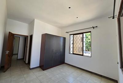 2 Bed Apartment with En Suite at Mtambo Road - 4