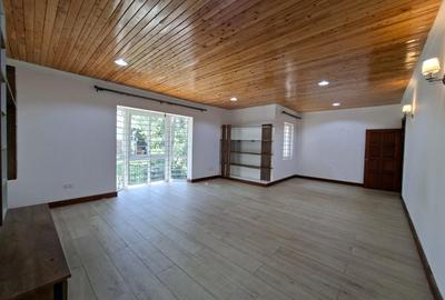 5 Bed House with En Suite in Rosslyn - 2