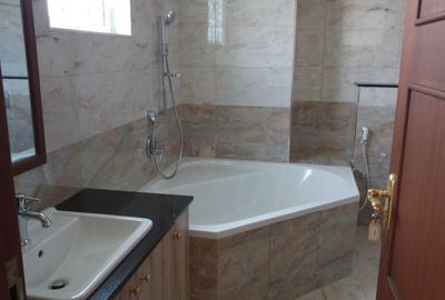 3 Bed Apartment with En Suite at 2Nd Parklands Avenue Nairobi - 4