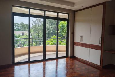 3 Bed Apartment with En Suite in Riverside - 3