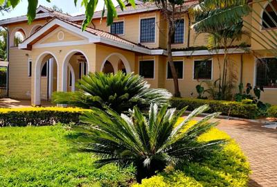 5 Bed House with En Suite in Runda