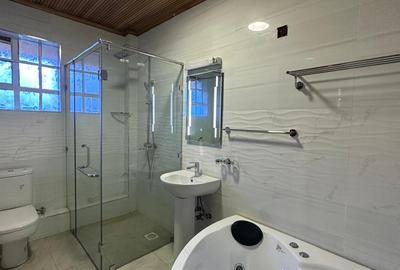 5 Bed Townhouse with En Suite in Lavington