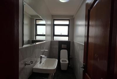 4 Bed Apartment with En Suite at Riverside Drive - 4