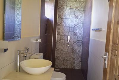 Serviced 4 Bed Apartment with En Suite at Beach Road - 2