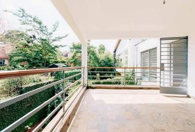 4 Bed Townhouse with En Suite at Lavington - 4