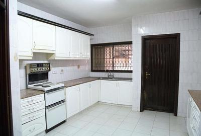5 Bed Townhouse with En Suite at Rhapta Road - 2