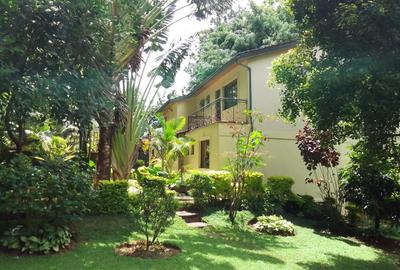 4 Bed House with En Suite at Lavington - 2