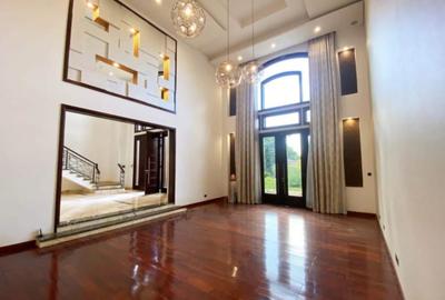 5 Bed House with En Suite in Runda - 2