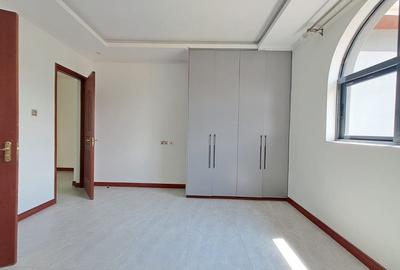 5 Bed Townhouse with En Suite in Lavington