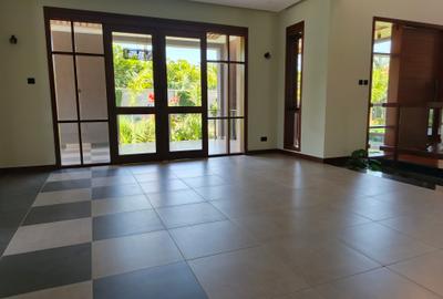 4 Bed House with En Suite in Runda