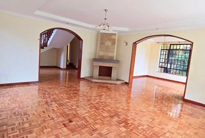 4 Bed Townhouse with En Suite at Lavington - 2