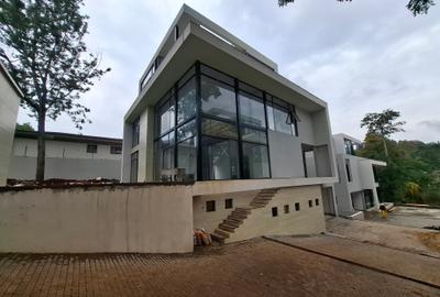 6 Bed Townhouse with En Suite in Lavington - 3